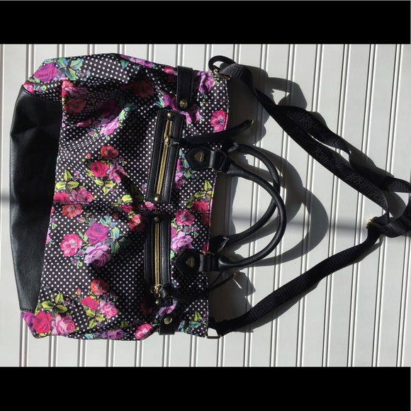🆕 Betsey Johnson Tote!! - Picture 2 of 2